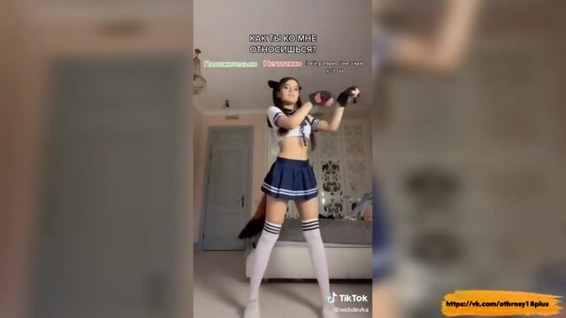 Годный тик-ток  косплей на кошечку танцует