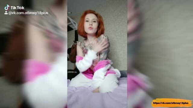 Голый тик-ток  грудастый единорожек