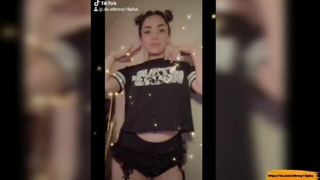 Голый тик-ток  фанатка звездных воин показала сисечки во имя ситхов