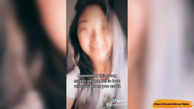 Голый тик-ток  милая студентка показала свою горячую грудь