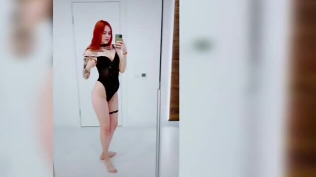 Голый тик-ток  девочка показывает себя