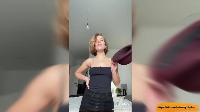 Голый тик-ток  наделась и разделась