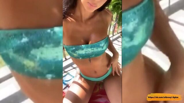 Голый тик-ток  мулаточка показала киску