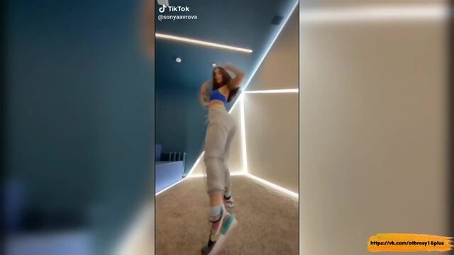 Годный тик-ток  энергичные танцы от милой девочки