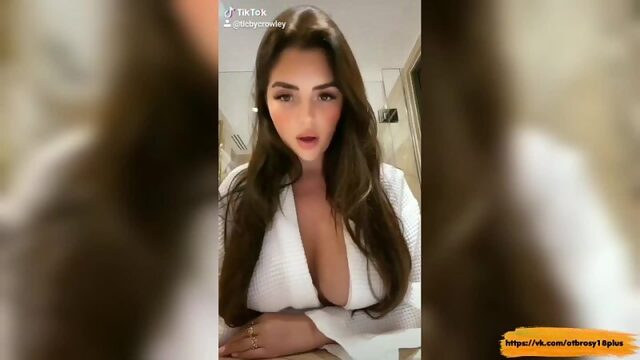 Голый тик-ток  случайно спалила сосок