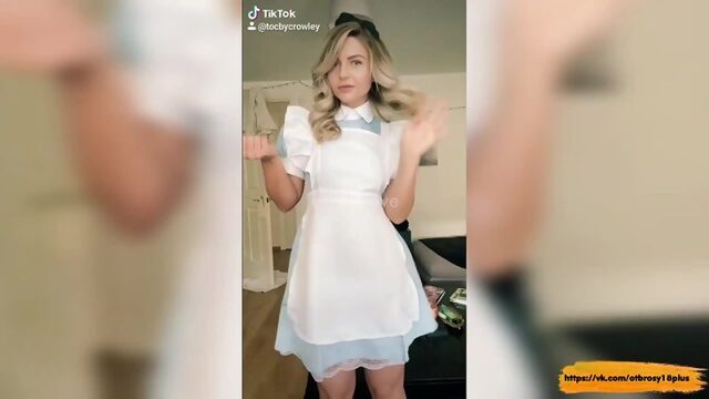 Голый тик-ток  сдула с себя одежду