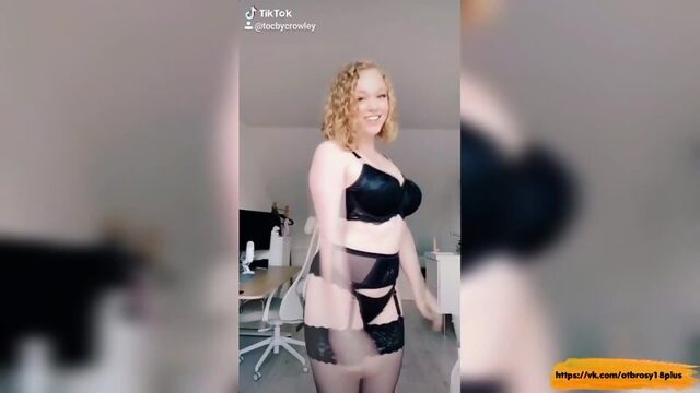 Голый тик-ток  разделась и показала офигенное тело