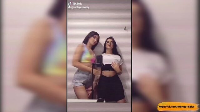 Голый тик-ток  раздевающая вспышка