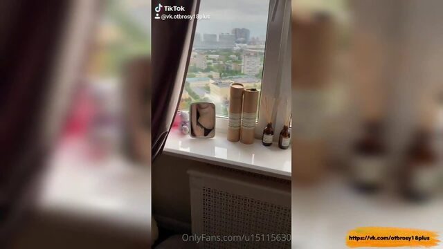 Голый тик-ток  показала грудь в зеркале