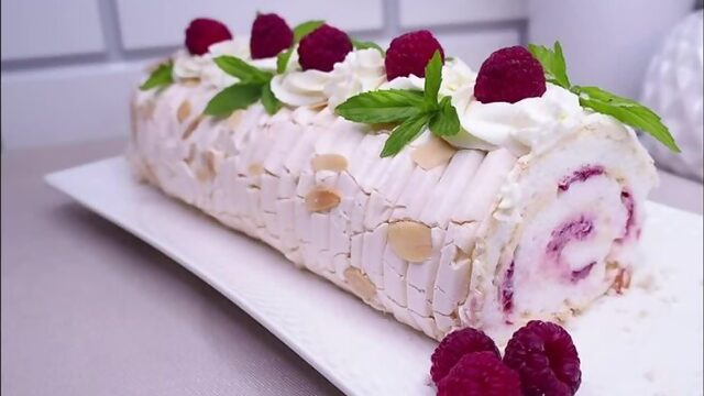 МЕРЕНГОВЫЙ РУЛЕТ  ПОДРОБНО -с малиновым конфи❤++Нюансы и возможные ошибки  Видео от Делай торты 