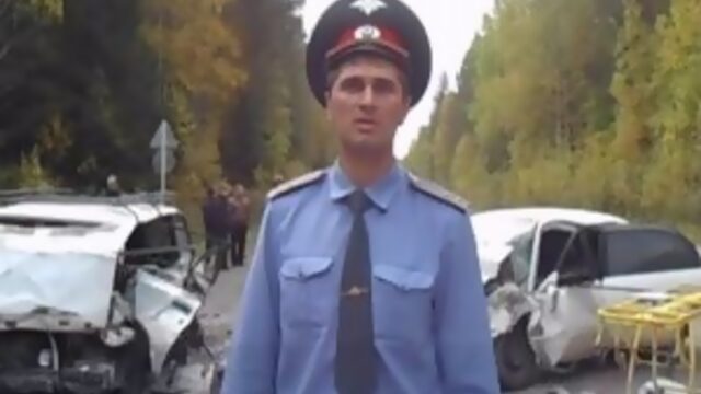 По вине участкового из Екатеринбурга погиб человек Накануне на 62-ом километре трассы Первоуральск-Шаля сотрудник полиции не справился с управлением выехал на полосу встречного движения и столкнулся с ВАЗом четвертой модели А после задел еще один автом