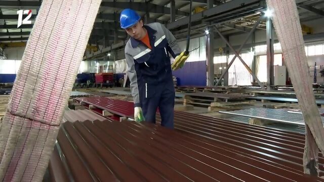 Компания «Омсксайдингинвест показала как проходят замеры профнастила на производстве