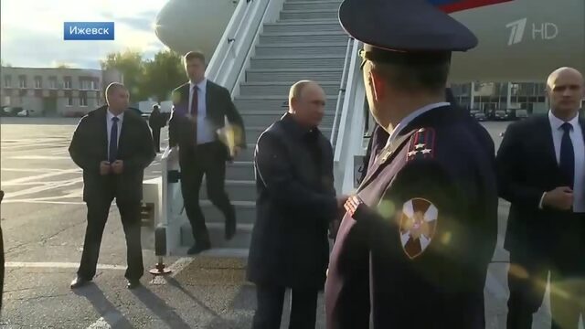 Владимир Путин прибыл в Ижевск Видео Первый канал.