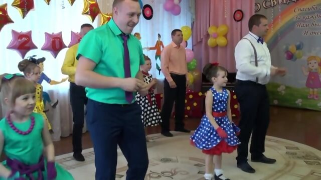 Танец пап и дочек ツ
